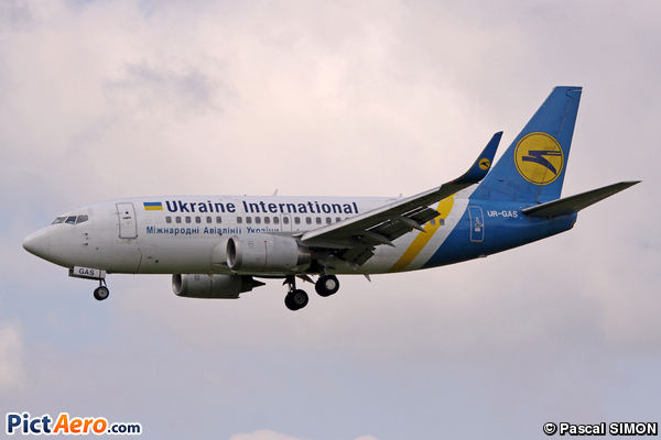 Boeing 737-528 (Ukraine International Airlines)