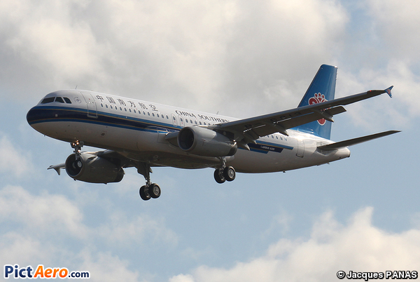 Airbus A320-214 (China Southern Airlines)