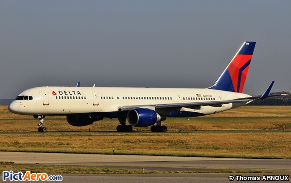 Boeing 757-2Q8/WL (Delta Air Lines)