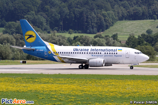 Boeing 737-528 (Ukraine International Airlines)