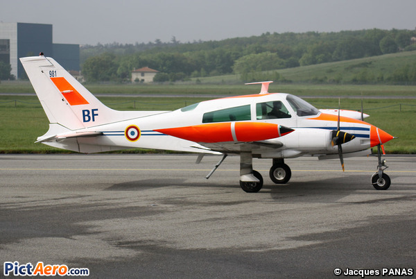 Cessna 310Q (France - Ministère de la Défense (CEV))