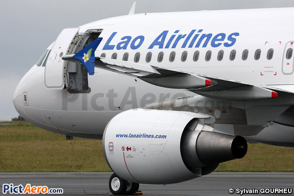 Airbus A320-214 (Lao Airlines)