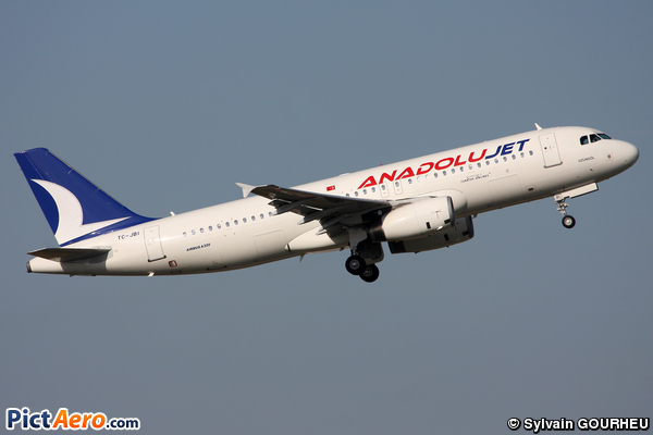Airbus A320-232 (Anadolu Jet)