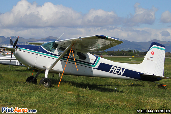 Cessna 180B Skywagon (Private / Privé)