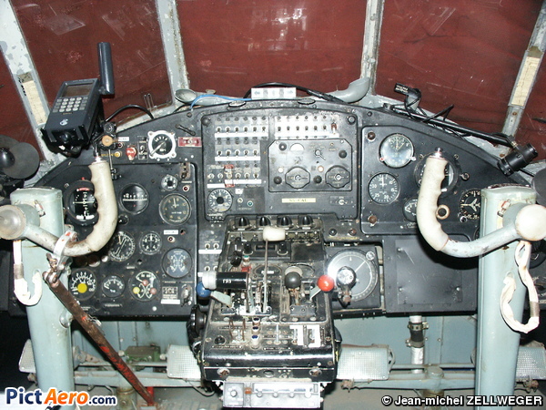 Antonov An-2 (Private / Privé)