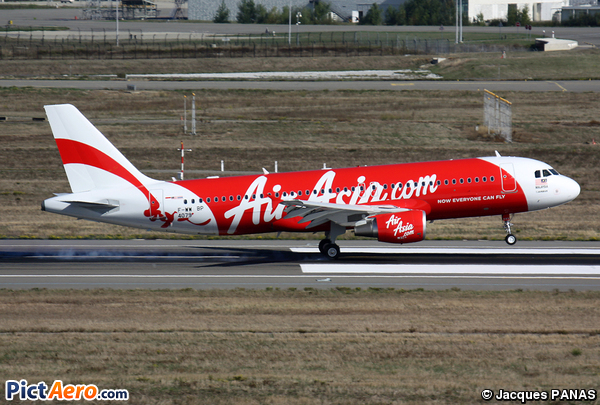 Airbus A320-214 (Air Asia)