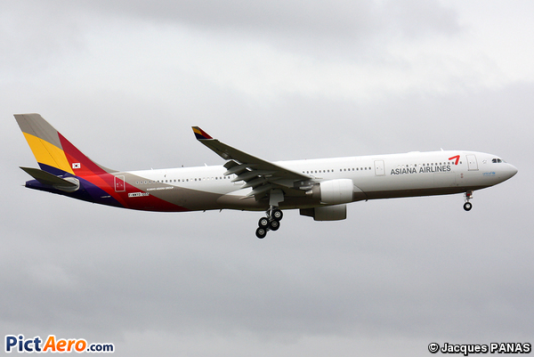 Airbus A330-323X (Asiana Airlines)