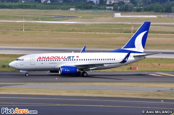 Boeing 737-76N (Anadolu Jet)