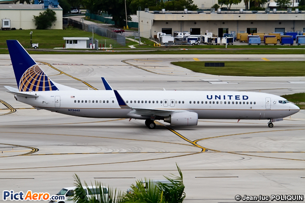 Boeing 737-924/ER (United Airlines)