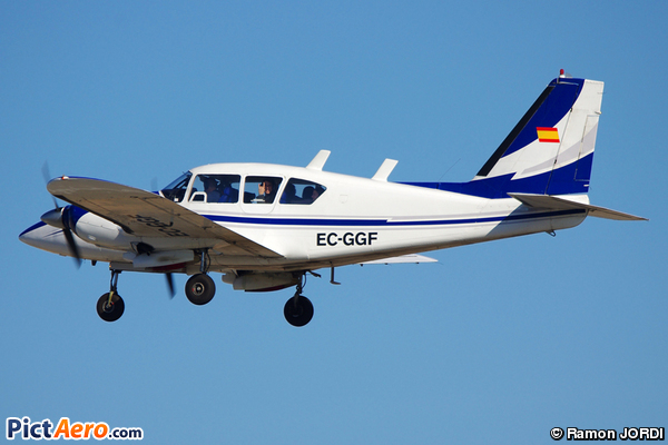 Piper PA-23-250-Aztec E (Aeroclub Barcelona-Sabadell)