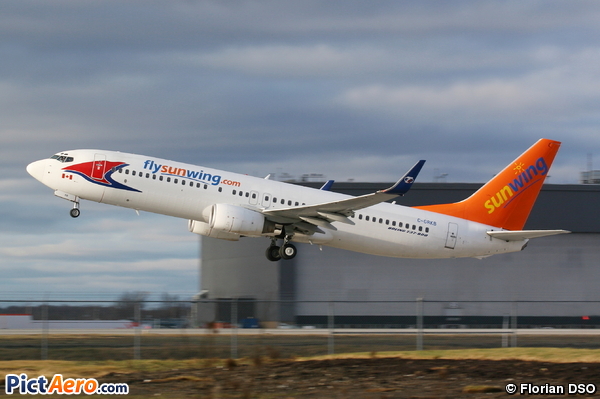 Boeing 737-86Q (Sunwing Airlines)