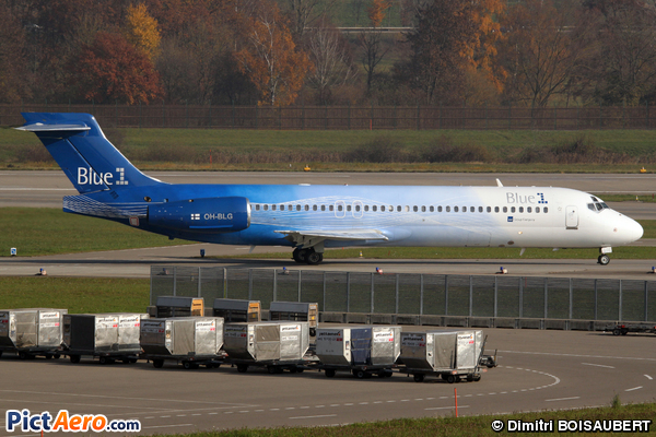 Boeing 717-2CM (Blue 1)