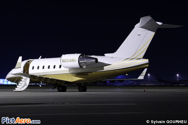 Canadair CL-600-2B16 Challenger 604 (Dean Foods Company)