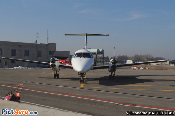 Embraer EMB-120 Brasilia (Budapest Aircraft Services / Man x2)
