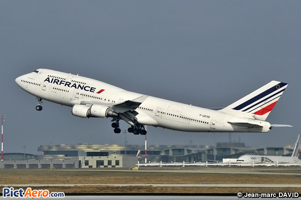 Boeing 747-4B3M (Air France)
