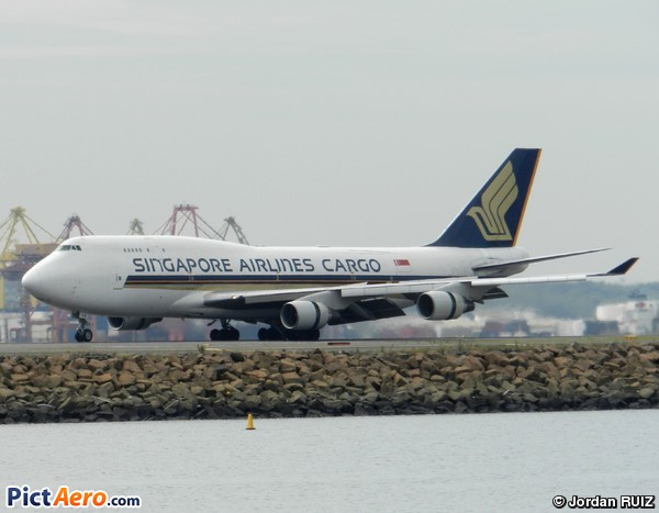 Boeing 747-409/BCF (Singapore Airlines Cargo)