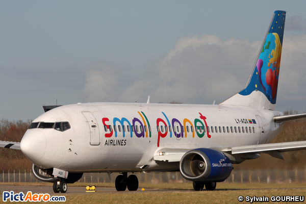 Boeing 737-322 (Small Planet Airlines)