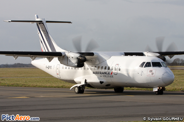 ATR 42-500 (Airlinair)