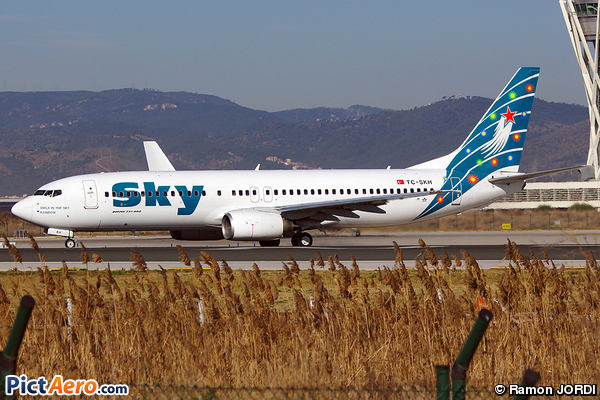 Boeing 737-8BK (Sky Airlines)