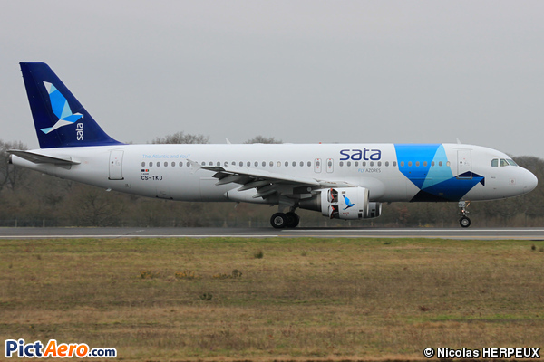 Airbus A320-212 (SATA International)