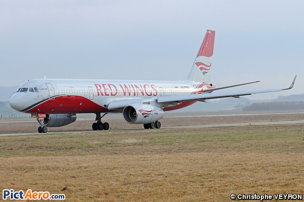 Tupolev Tu-204-100B (Red Wings)