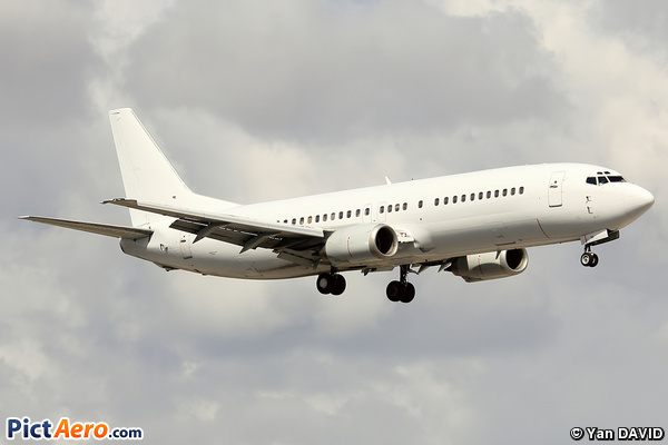 Boeing 737-484 (Sky King)