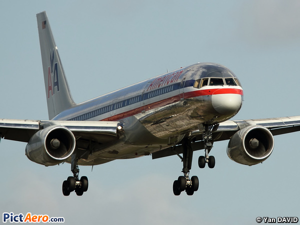 Boeing 757-223 (American Airlines)