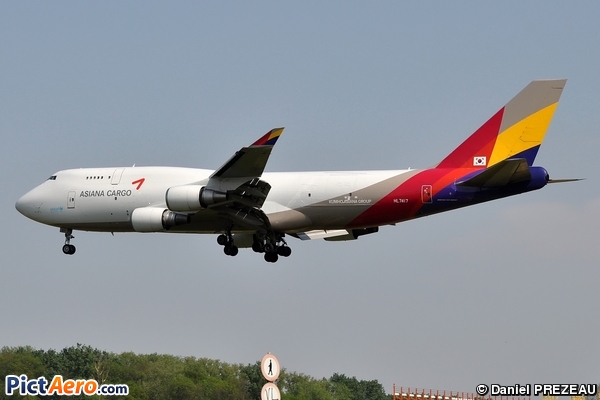 Boeing 747 48EM/BDSF (Asiana Airlines)