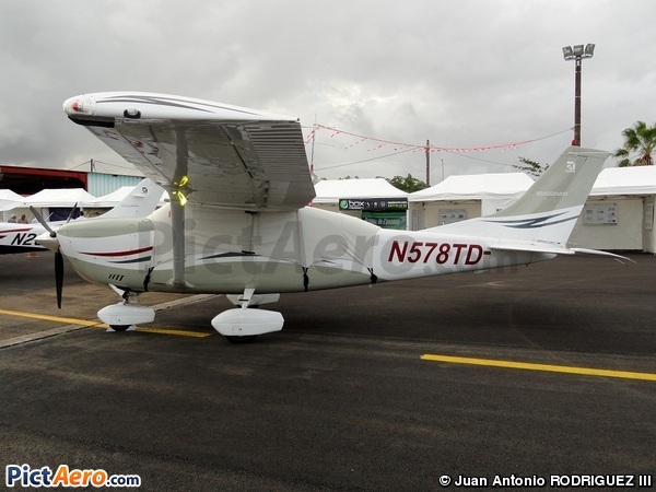 Cessna 206H Stationair (Private / Privé)