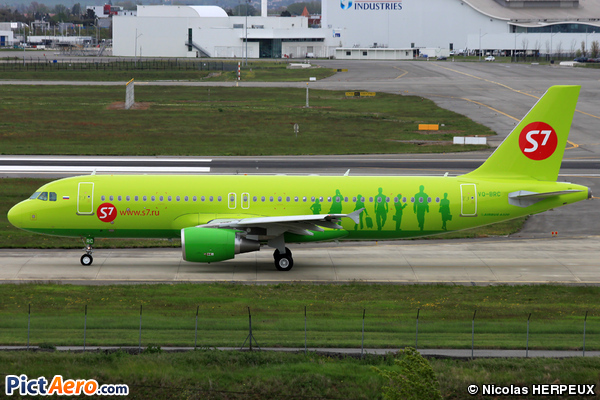 Airbus A320-214 (S7 - Siberia Airlines)