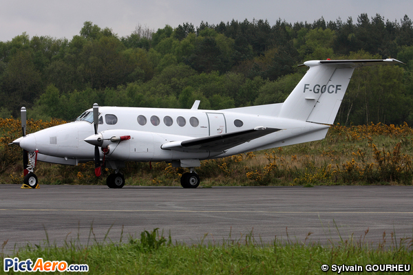 Beech Super King Air 200 (Private / Privé)