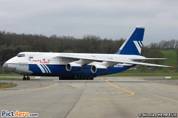 Antonov An-124-100 Ruslan (Polet Aviakompania)