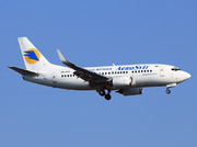 Boeing 737-548/WL (UR-AAL)