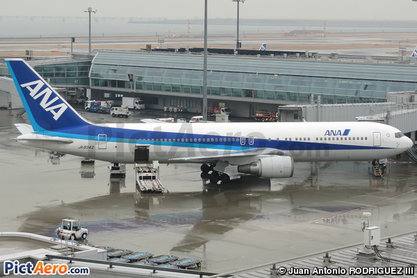 Boeing 767-381 (All Nippon Airways)