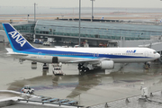 Boeing 767-381 (JA8342)