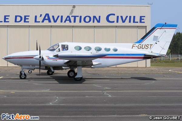 Cessna 421B (Private / Privé)