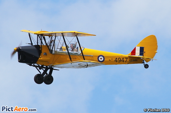De Havilland DH82-C Tiger Moth (Vintage Wings Of Canada/Les Ailes d' Époque Du Canada)
