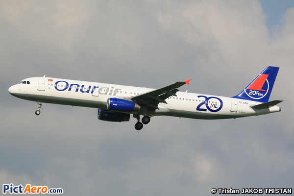 Airbus A321-131 (Onur Air)