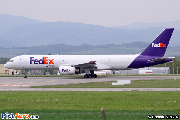 Boeing 757-23AF (FedEx Express)