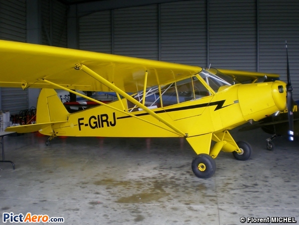 Piper  PA-18  (SNC AEROFLOT)
