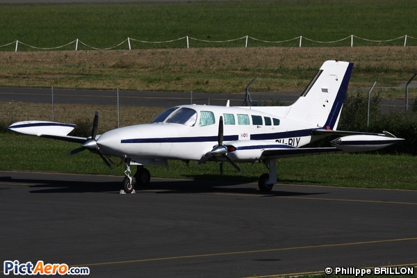 Cessna 402-B Businessliner (Private / Privé)