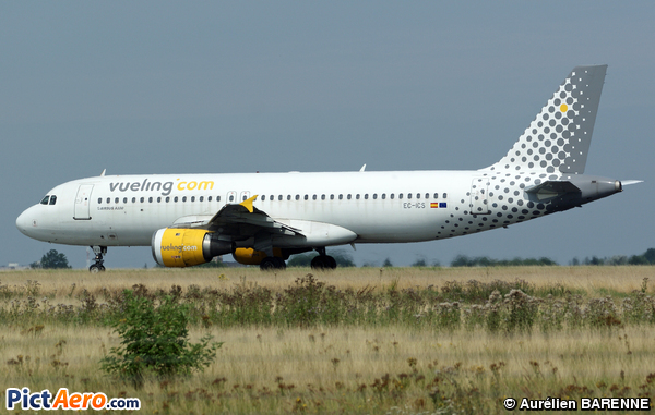 Airbus A320-211 (Vueling Airlines)