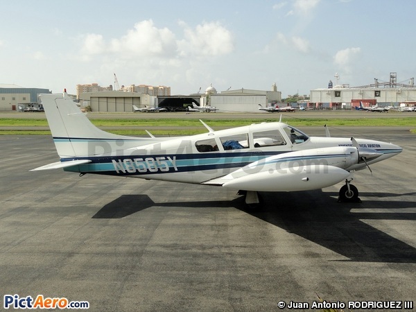 Piper PA-30-160 Twin Commanche (Adventist Medical Aviation)