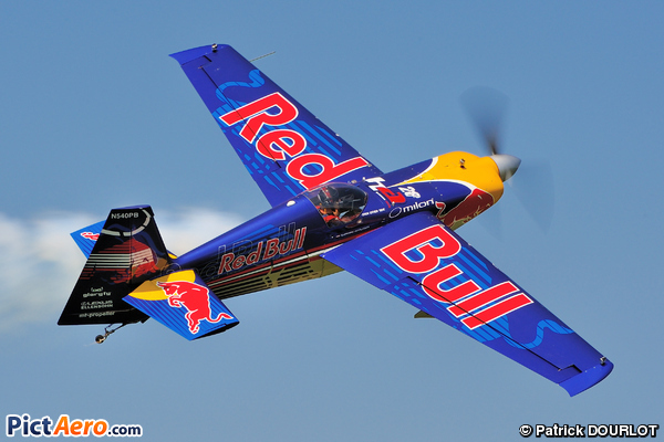 Zivko Edge 540 (Red Bull)