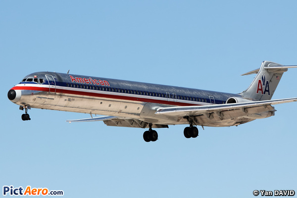 McDonnell Douglas MD-82 (DC-9-82) (American Airlines)