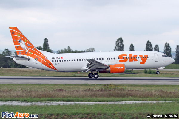 Boeing 737-4Q8 (Sky Airlines)