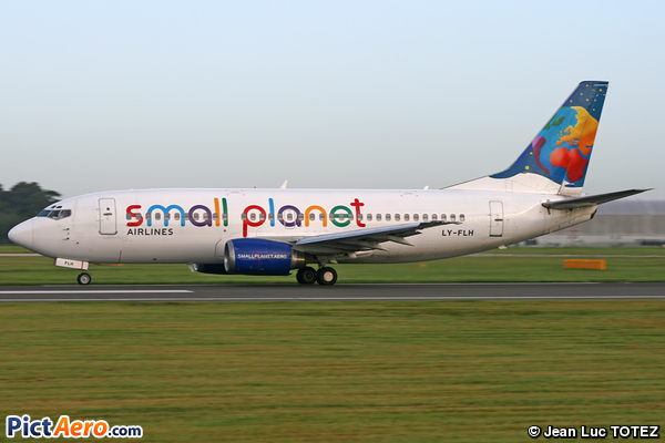 Boeing 737-382 (Small Planet Airlines)