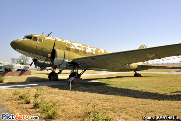 Lisunov Li-2 (Musée de l'aviation de Krumovo/Plovdiv)