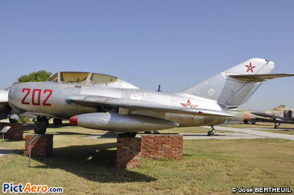Mikoyan-Gurevich MiG-15UTI (Musée de l'aviation de Krumovo/Plovdiv)