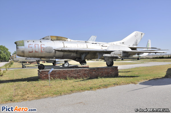 Mikoyan-Gurevich MiG-19 PM Farmer D (Musée de l'aviation de Krumovo/Plovdiv)